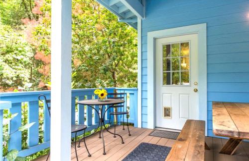 Cazadero House | Blue Cherry! Redwoods! BBQ Grill! Fire Table! Ping Pong! Fast WiFi! Dog Friendly!