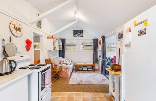 Waikanae House | Blue Diamond Bach - Waikanae Beach