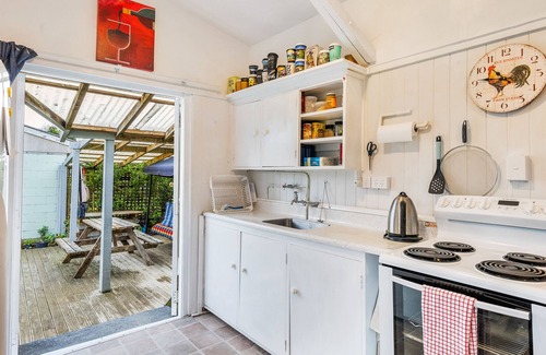 Waikanae House | Blue Diamond Bach - Waikanae Beach