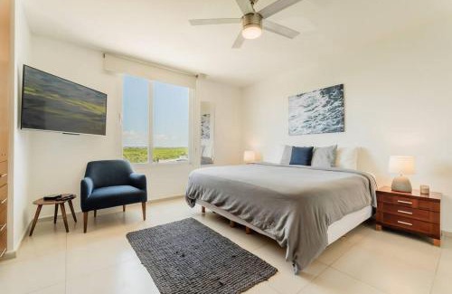 Puerto Juarez Apartment | BLUE DREAM Beachfront 2 BDR by Casa Paraiso