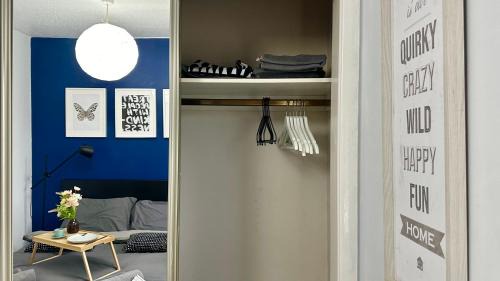 Clydebank Apartment | "Blue dreams" stay near Glasgow city