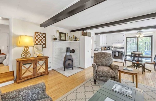 Surry House | Blue Haven Cottage-Close to Beach!