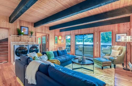 Port Angeles House | Blue Haven Iconic Lakefront 4 Season Retreat