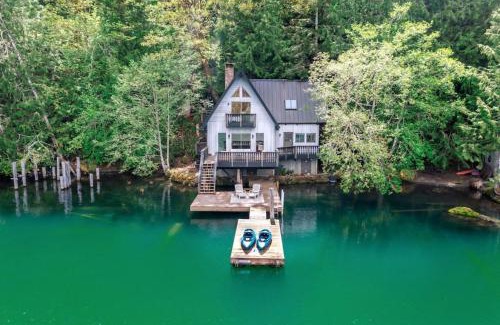 Port Angeles House | Blue Haven Iconic Lakefront 4 Season Retreat