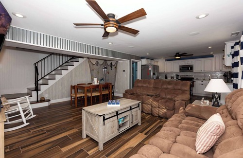 Sunrise Beach House | Blue Haven Lakefront Bungalow