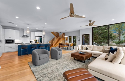 Mayhew House | Blue Haven w/Game Room, Hot Tub & Optional Boat Rental