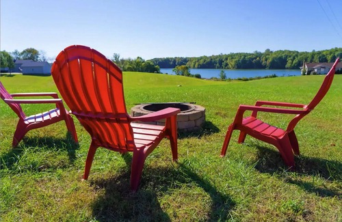 Livingston House | Blue Heron Cottage Cute Lake Front + Kayaks + Stars + Boat Launch & Slip