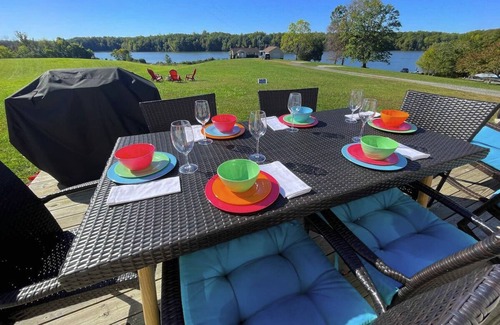 Livingston House | Blue Heron Cottage Cute Lake Front + Kayaks + Stars + Boat Launch & Slip