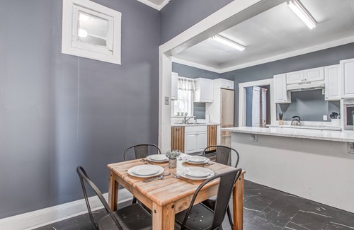 Memphis House | Blue Hideaway