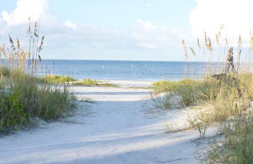 Fort Myers Beach House | Blue Horizon by Sun Palace Vacations