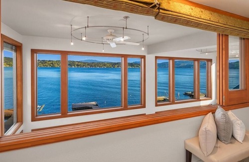 Bellevue House | Blue Horizon Lakehouse