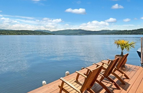 Bellevue House | Blue Horizon Lakehouse
