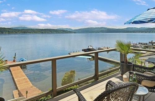 Bellevue House | Blue Horizon Lakehouse