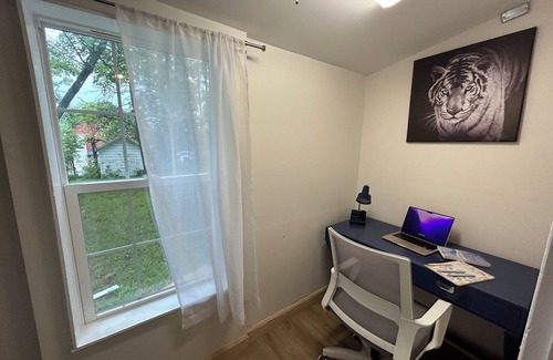 Historic Huguenot Street Apartment | Blue Horizon: New Paltz retreat in the heart of water street and downtown