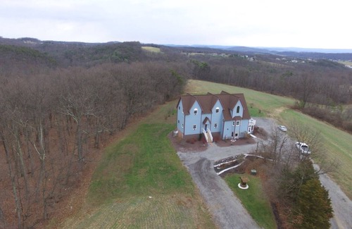 Middleburg House | Blue House on the Hill