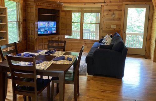 West Jefferson Cabin | Blue Jay Cabin