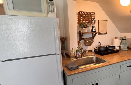 Great Falls House | Blue Jay - Charming Upper Level Duplex Near Downtown