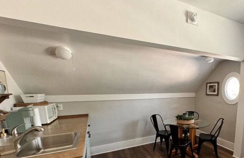 Great Falls House | Blue Jay - Charming Upper Level Duplex Near Downtown
