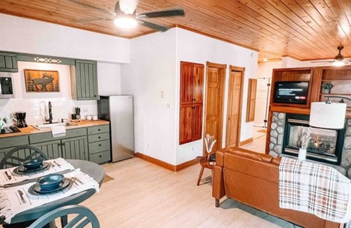 Ruidoso Cabin | Blue Jay's Nest I Cozy Getaway Cabin for Two!