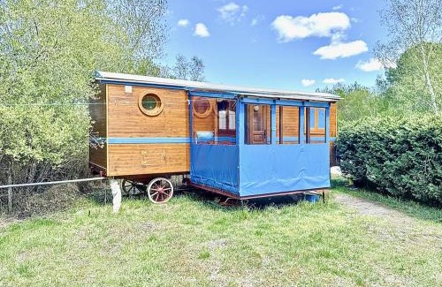 Naujac-Sur-Mer Bed & Breakfast | Blue : La Roulotte du Médoc