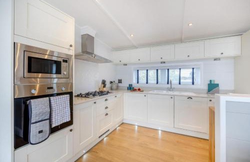 Frognall House | Blue Lagoon
