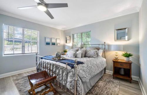 Old Northwood House | Blue Lagoon - Heated Pool, Mins To Wpb Dt