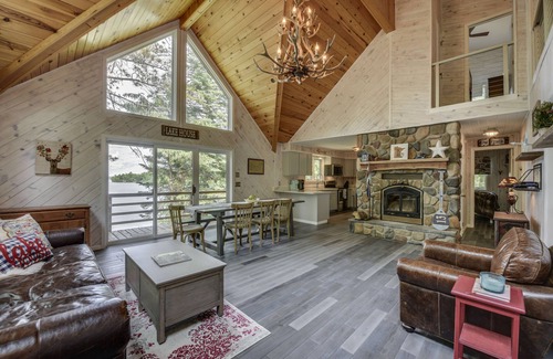Grand Rapids Cabin | Blue Lagoon Lodge On Deer Lake!🦌Hot tub. One of the cleanest lakes in MN ❤️
