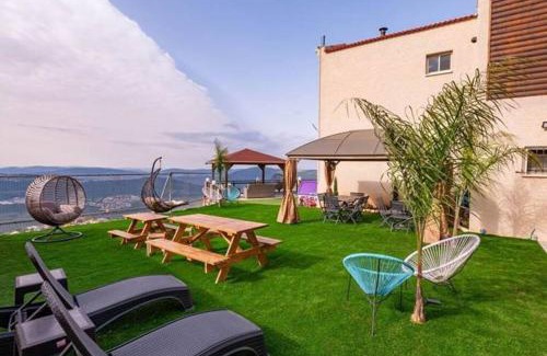 Ein Al-Asad Villa | Blue lake luxury villa for families