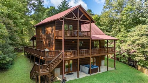 Ellijay House | Blue Line Vista - Private Cabin Ellijay GA - Hot Tub, Game Room, Fire Pit, Private Balcony, Outdoor Dining - Ellijay, GA