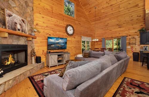 Ellijay House | Blue Line Vista - Private Cabin Ellijay GA - Hot Tub, Game Room, Fire Pit, Private Balcony, Outdoor Dining - Ellijay, GA