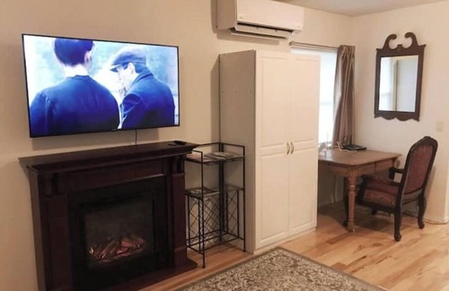 Port Angeles House | Blue Moon Cottage : 30 days or longer. N0 pets