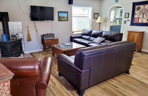 Winthrop House | Blue Moon-Dog Friendly and a Short Walk to Winthrop!