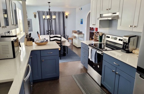 Winthrop House | Blue Moon-Dog Friendly and a Short Walk to Winthrop!