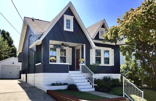 Parkway Village House | Blue Moon Over My Amy