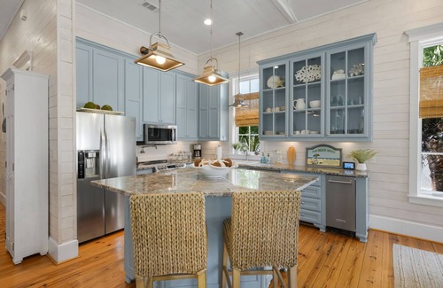 Holiday Isle House | Blue Moon - Truly Special Vacation Cottage in Destin Pointe