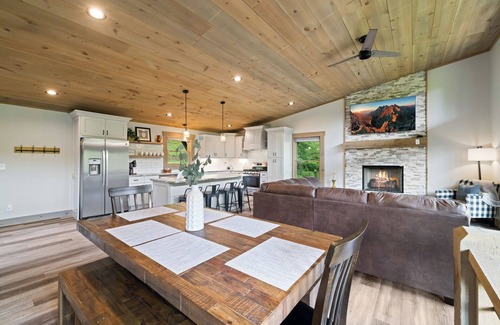 Morganton Cabin | Blue Mountain Cove | Mountain Modern Fun
