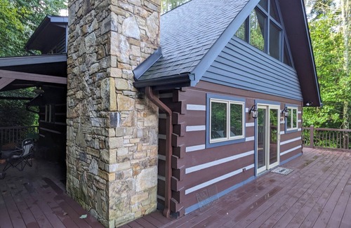 Black Mountain Cabin | Blue Mountain Retreat, private yet close to everything