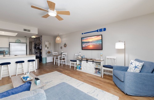 Surf City Condo | Blue Oar- Beach, Pool, and Sun in Surf City!