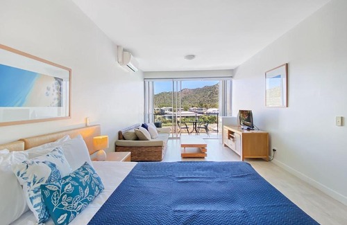 Nelly Bay Hotel | Blue on Blue Studio Room 1322