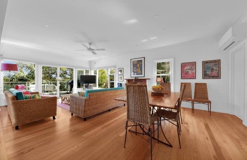 Merimbula House | Blue on Collins