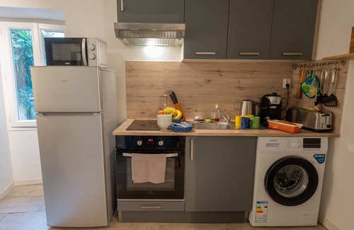Hyeres City Centre Apartment | Blue Palm Apartment