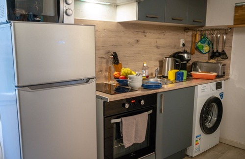 Hyeres City Centre Apartment | Blue Palm Apartment