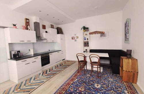 Mariahilf Apartment | Blue Palm - cozy, quiet and central with courtview