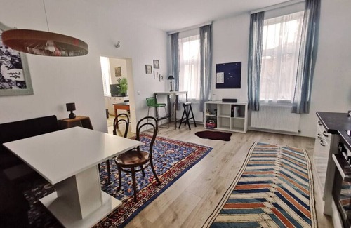 Mariahilf Apartment | Blue Palm - cozy, quiet and central with courtview