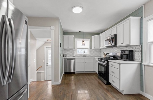 Muskegon House | Blue Paw Retreat - Pet Friendly rental near beaches & golf courses