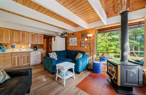 Manzanita House | Blue Pearl MCA#278-Perfect couples retreat. Dogs welcome, 4 blocks to beach