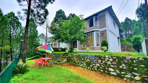 Lansdowne Apartment | Blue Pine Orchards - Villas