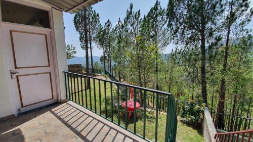 Lansdowne Apartment | Blue Pine Orchards - Villas