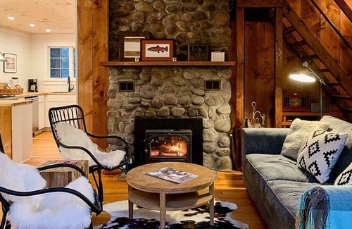 Claryville Cabin | Blue Quill Cabin - Woodland Escape on a River