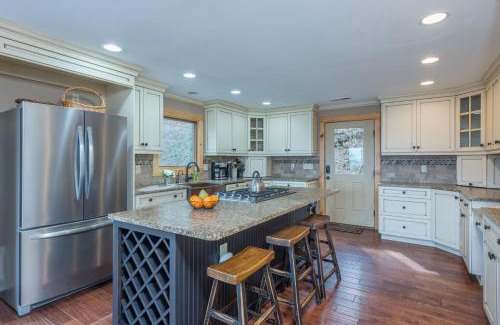 Weaverville House | Blue Ridge Bliss Gorgeous home with hot tub & stunning views